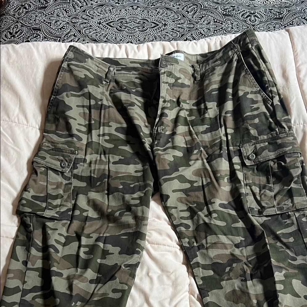 Amazon Essentials Men's Camouflage Cargo Pants - Olive/Brown Camo